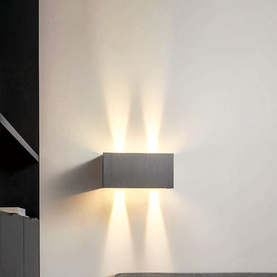 Delira Minimalistische LED Wandlamp met Verstelbare Lichtbundel