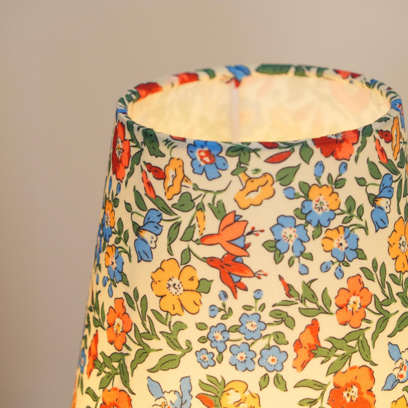 Delira Tafellamp Bloemmotief en Houten Voet