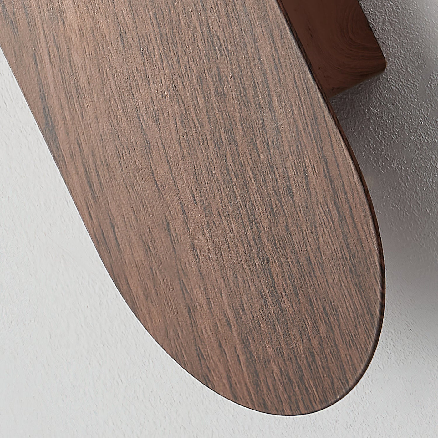 Delira Wandlamp Gebogen Houtlook Glasbol