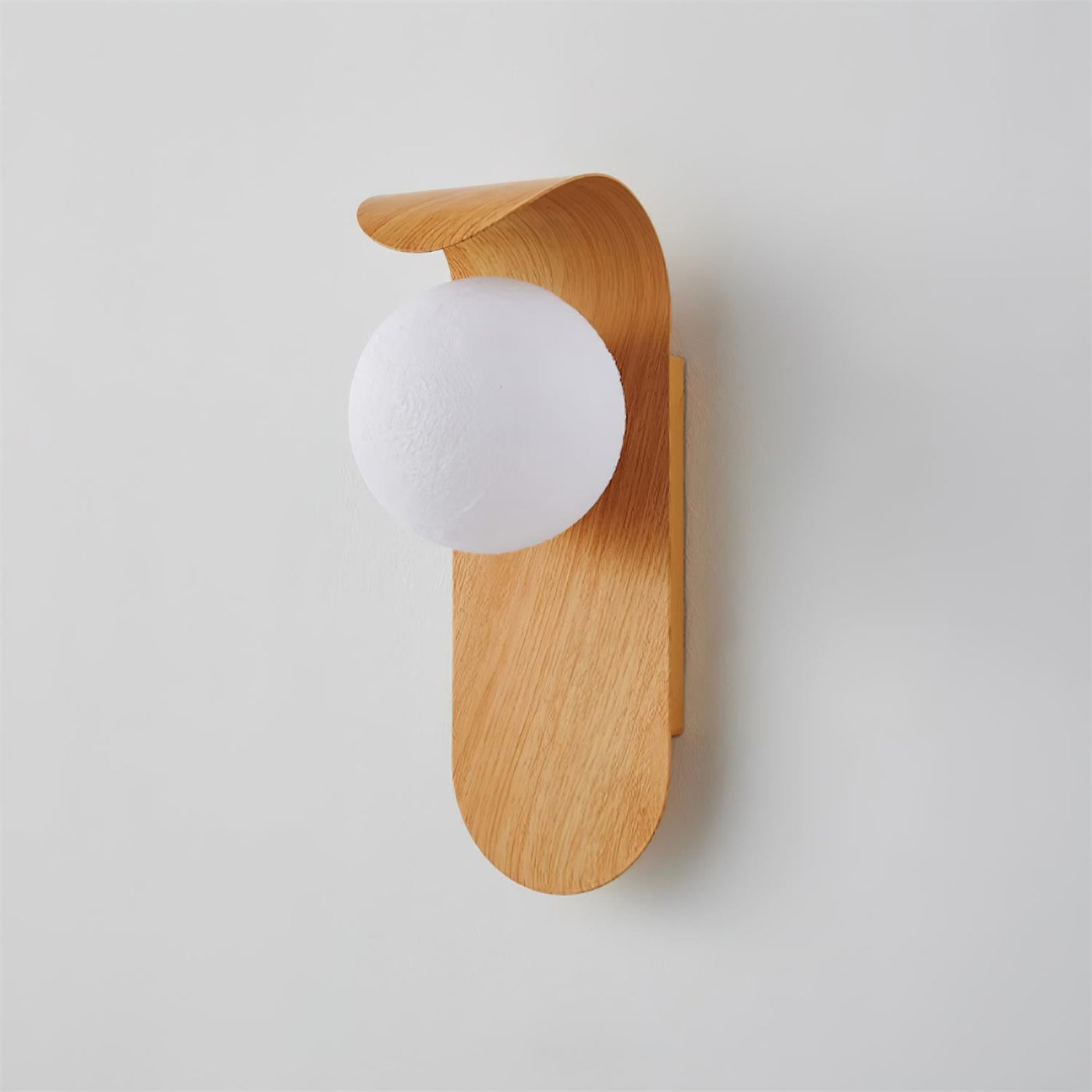 Delira Wandlamp Gebogen Houtlook Glasbol