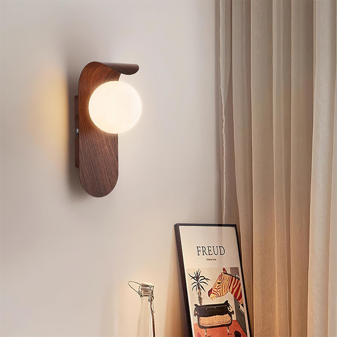 Delira Wandlamp Gebogen Houtlook Glasbol