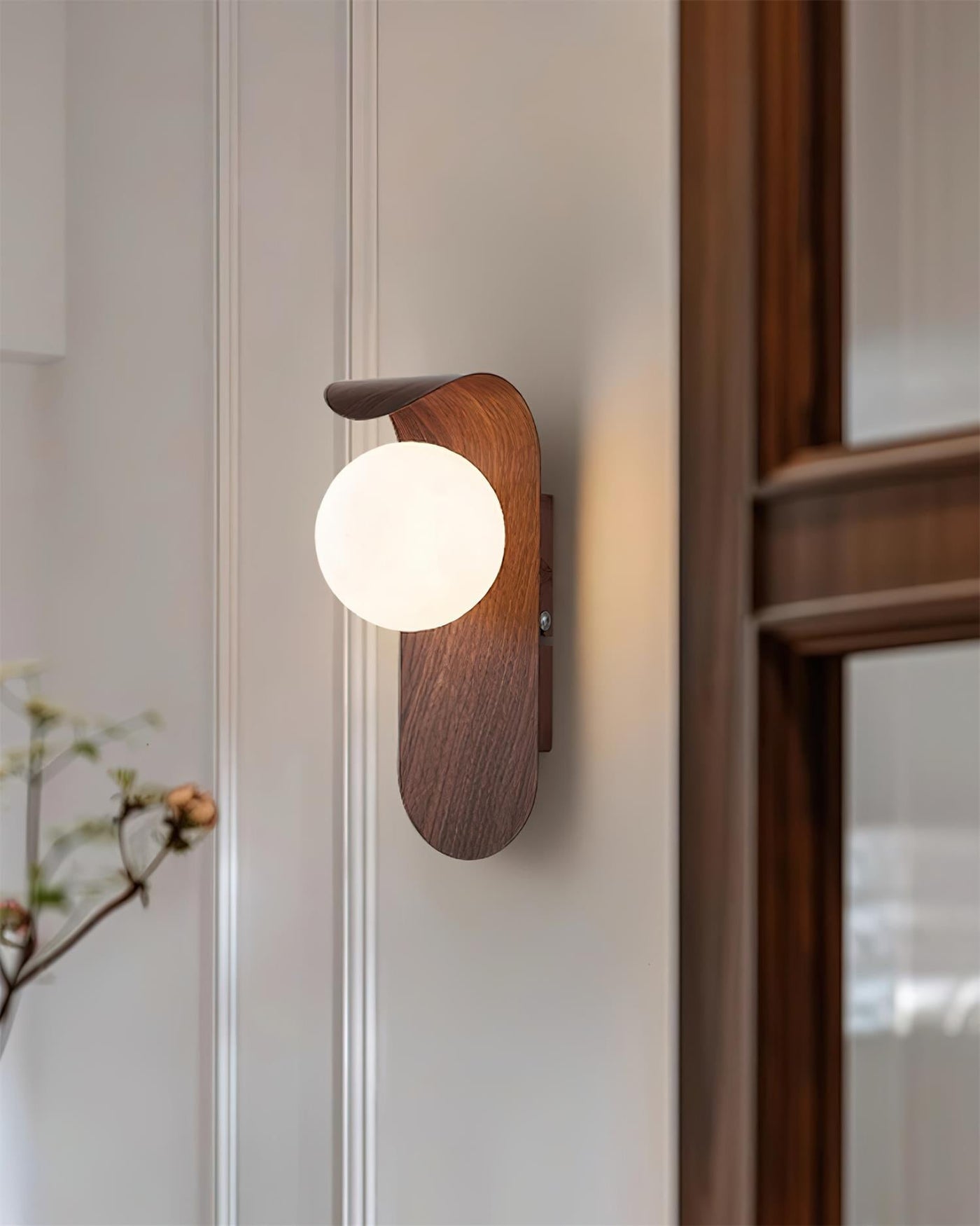 Delira Wandlamp Gebogen Houtlook Glasbol