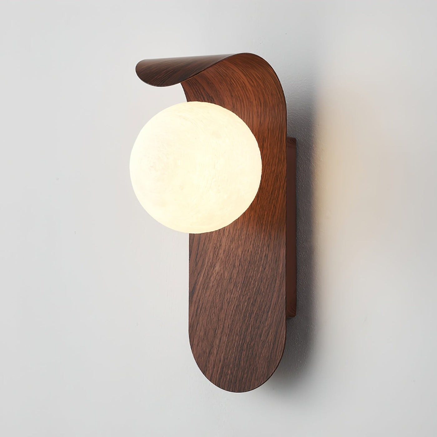 Delira Wandlamp Gebogen Houtlook Glasbol