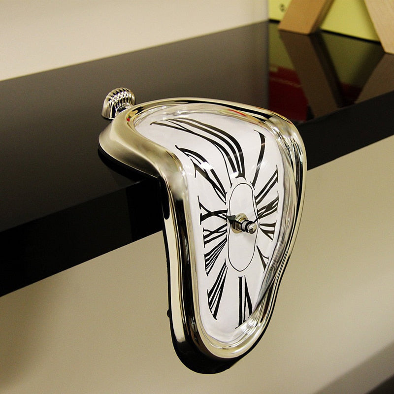 Delira Klok Smeltend Design Geïnspireerd op Dali