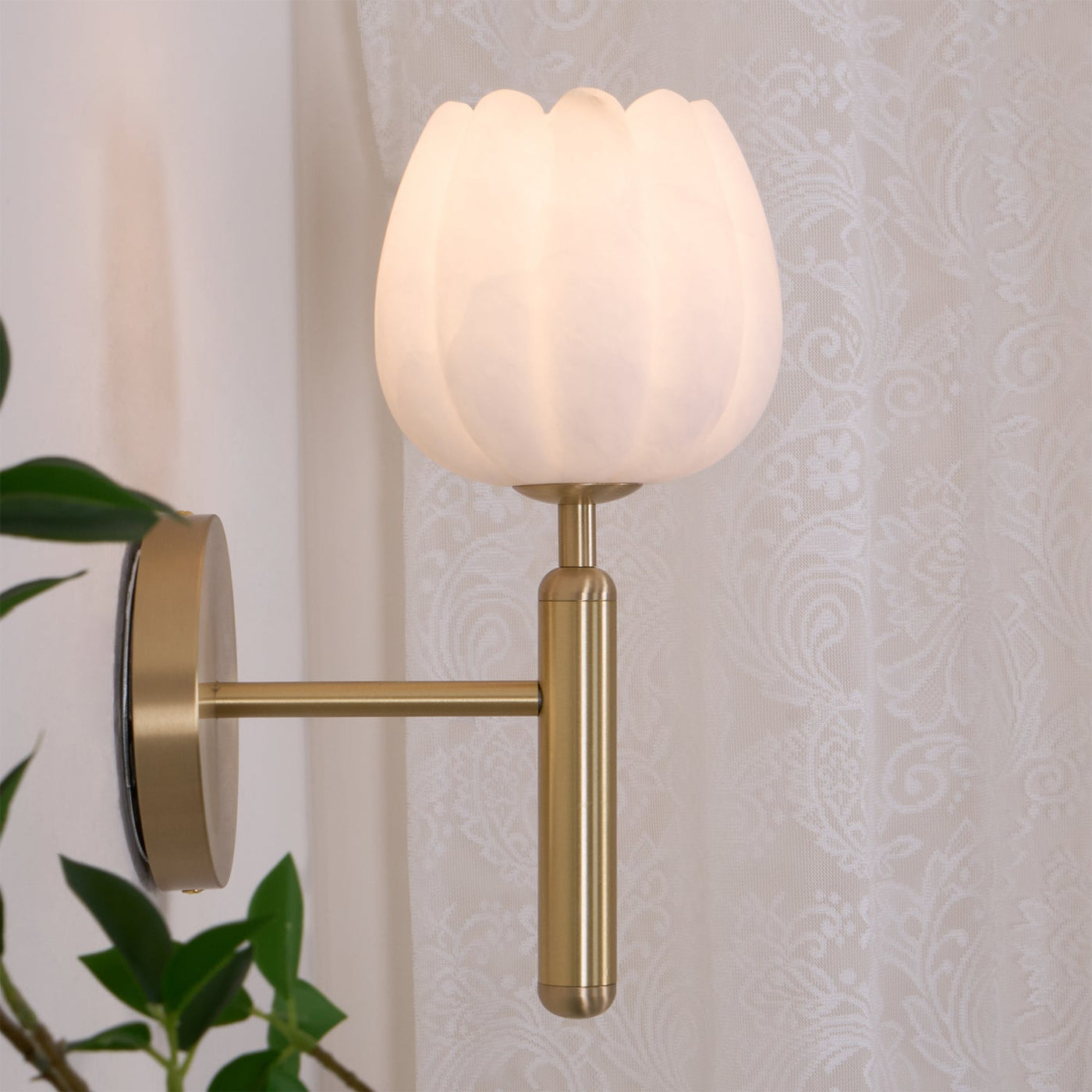 Delira Wandlamp Messing met Albasten Bloemen