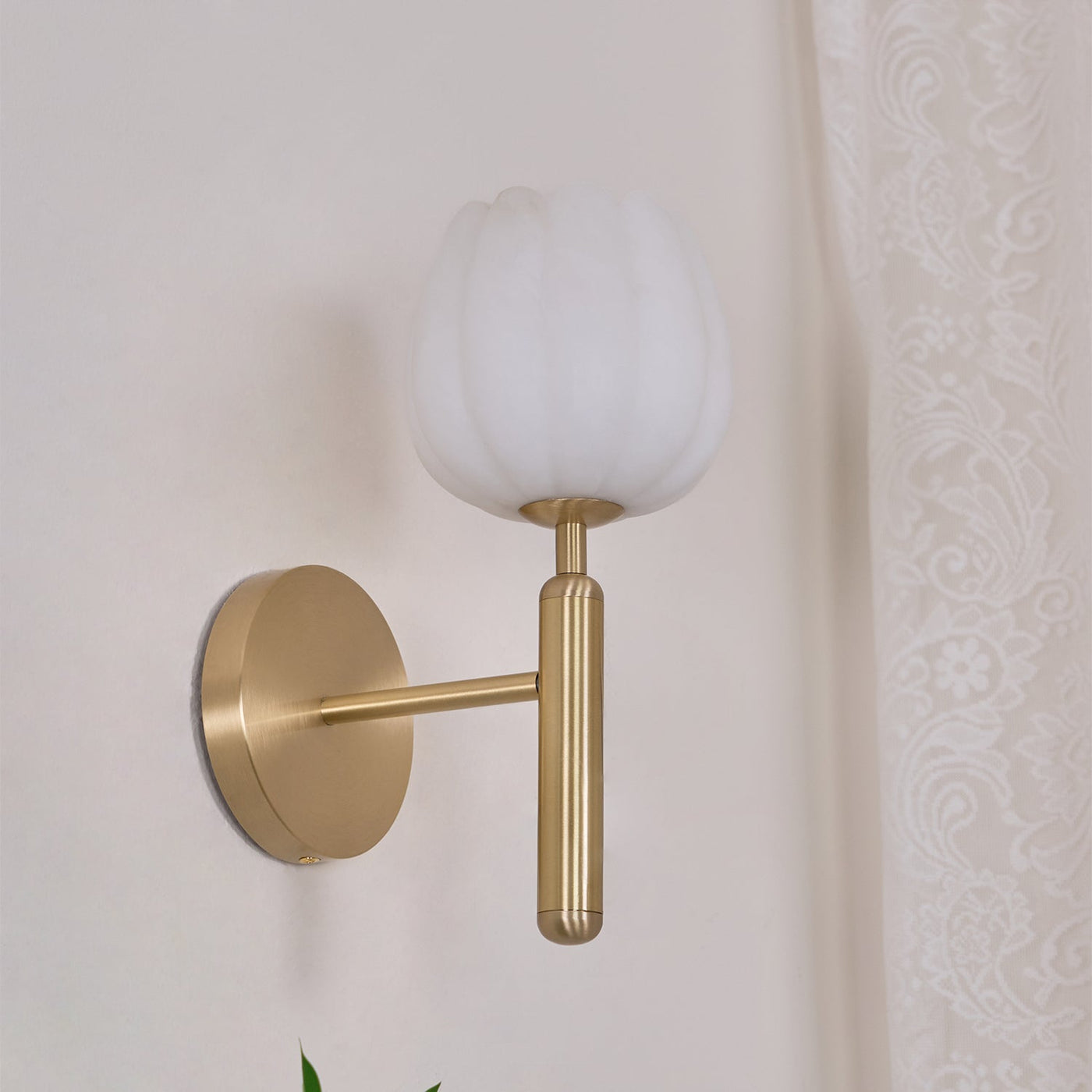 Delira Wandlamp Messing met Albasten Bloemen