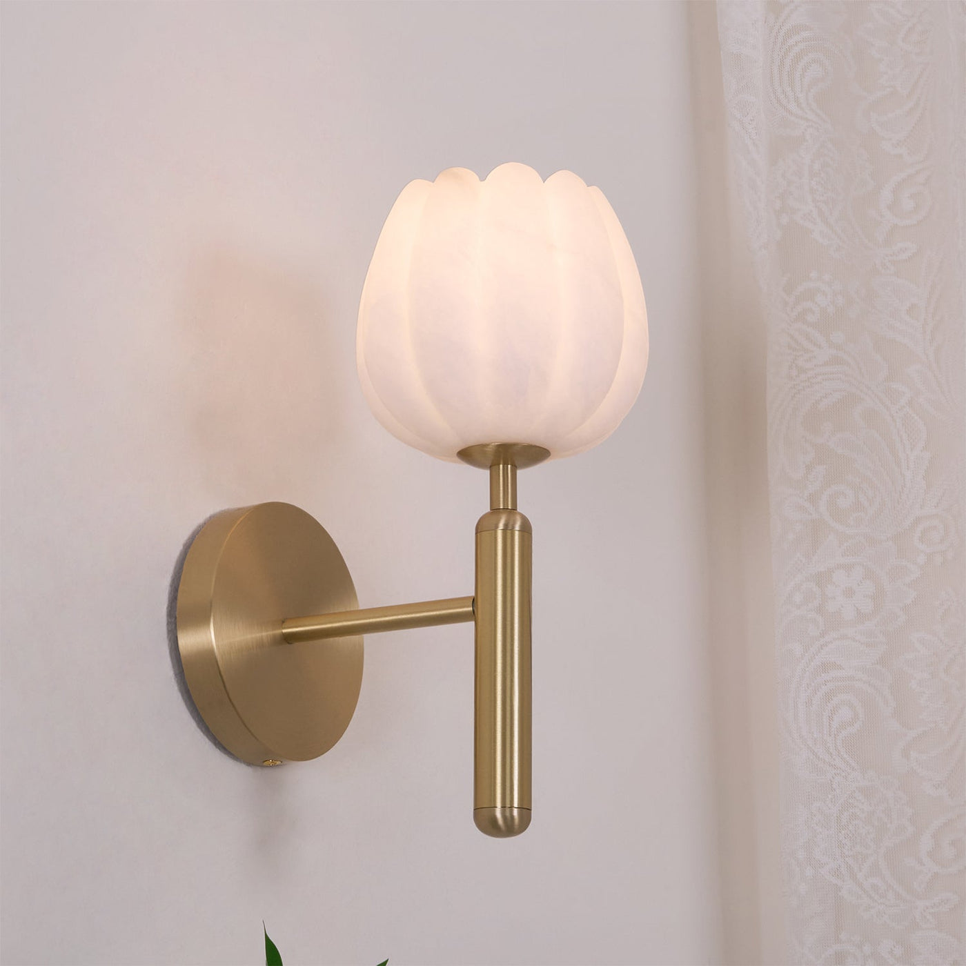 Delira Wandlamp Messing met Albasten Bloemen