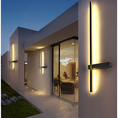 Delira Buiten Wandlamp met Modern Pijlerdesign