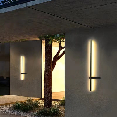 Delira Buiten Wandlamp met Modern Pijlerdesign