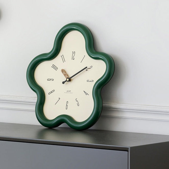 Delira Wandklok Met Bloemendetail