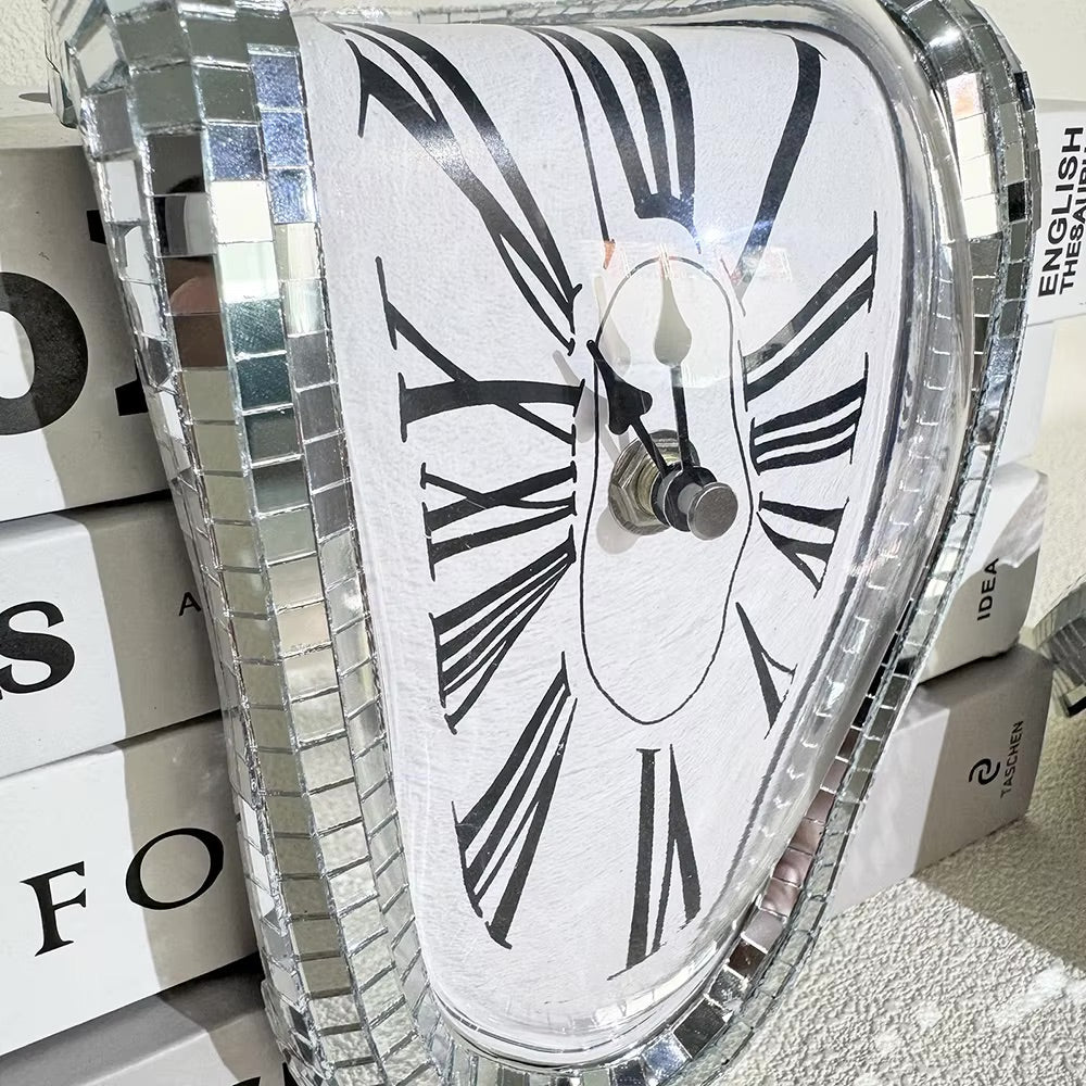 Delira Klok Smeltend Design Geïnspireerd op Dali